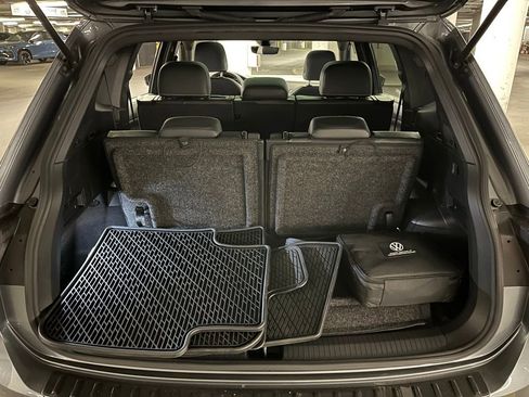 Used 2023 Volkswagen Tiguan SE R-Line image 37
