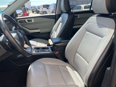 Used 2021 Ford Explorer XLT w/ Equipment Group 202A AWD/4WD image 8