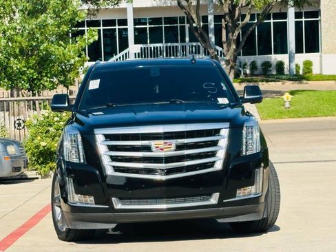 Used 2018 Cadillac Escalade 4WD image 2
