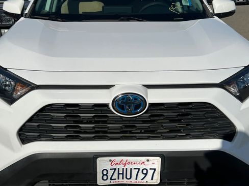 Used 2021 Toyota RAV4 LE AWD/4WD image 12