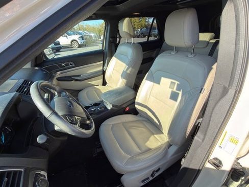 Used 2018 Ford Explorer XLT w/ Equipment Group 202A image 6