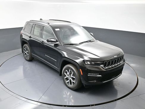 New 2025 Jeep Grand Cherokee Limited w/ Luxury Tech Group II image 28