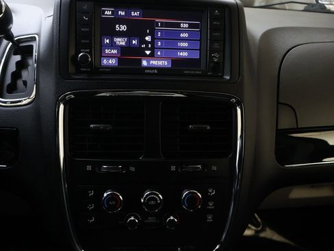 Used 2019 Dodge Grand Caravan SXT image 21