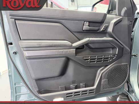 Used 2025 Toyota 4Runner TRD Off-Road Premium AWD/4WD image 9