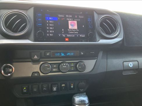 Used 2019 Toyota Tacoma 2WD Double Cab image 34