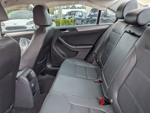 Used 2017 Volkswagen Jetta SE FWD image 13