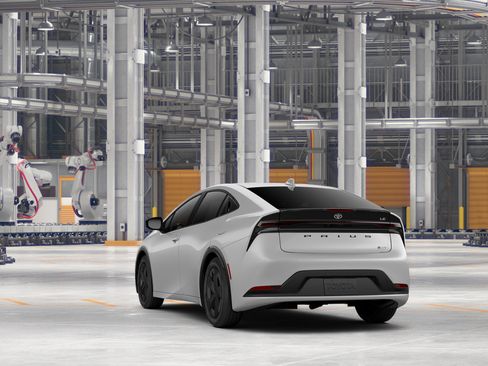 New 2027 Toyota Prius FWD image 7