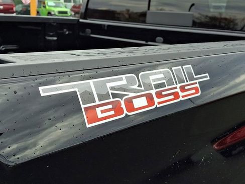 Used 2025 Chevrolet Silverado 1500 LT Trail Boss w/ Convenience Package II AWD/4WD image 33