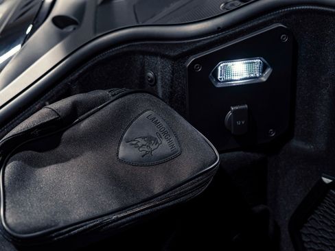 Used 2025 Lamborghini Revuelto AWD/4WD image 60