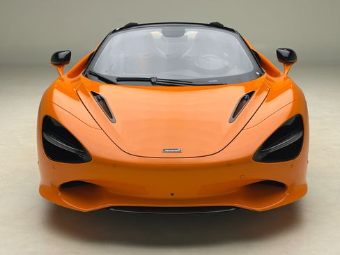 Used 2025 McLaren 750S Spider RWD image 16