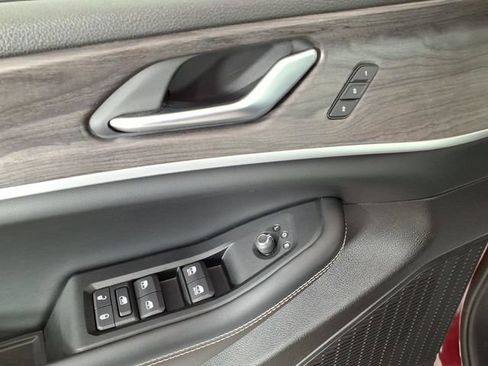 Used 2023 Jeep Grand Cherokee Limited AWD/4WD image 15