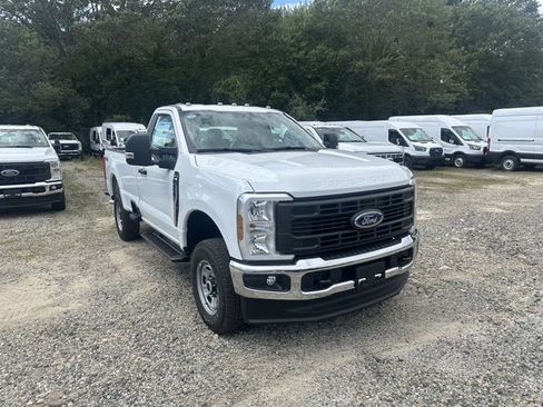 New 2026 Ford F250 XL w/ XL Chrome Package image 3