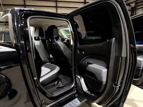 Used 2018 Chevrolet Colorado Z71 AWD/4WD image 21