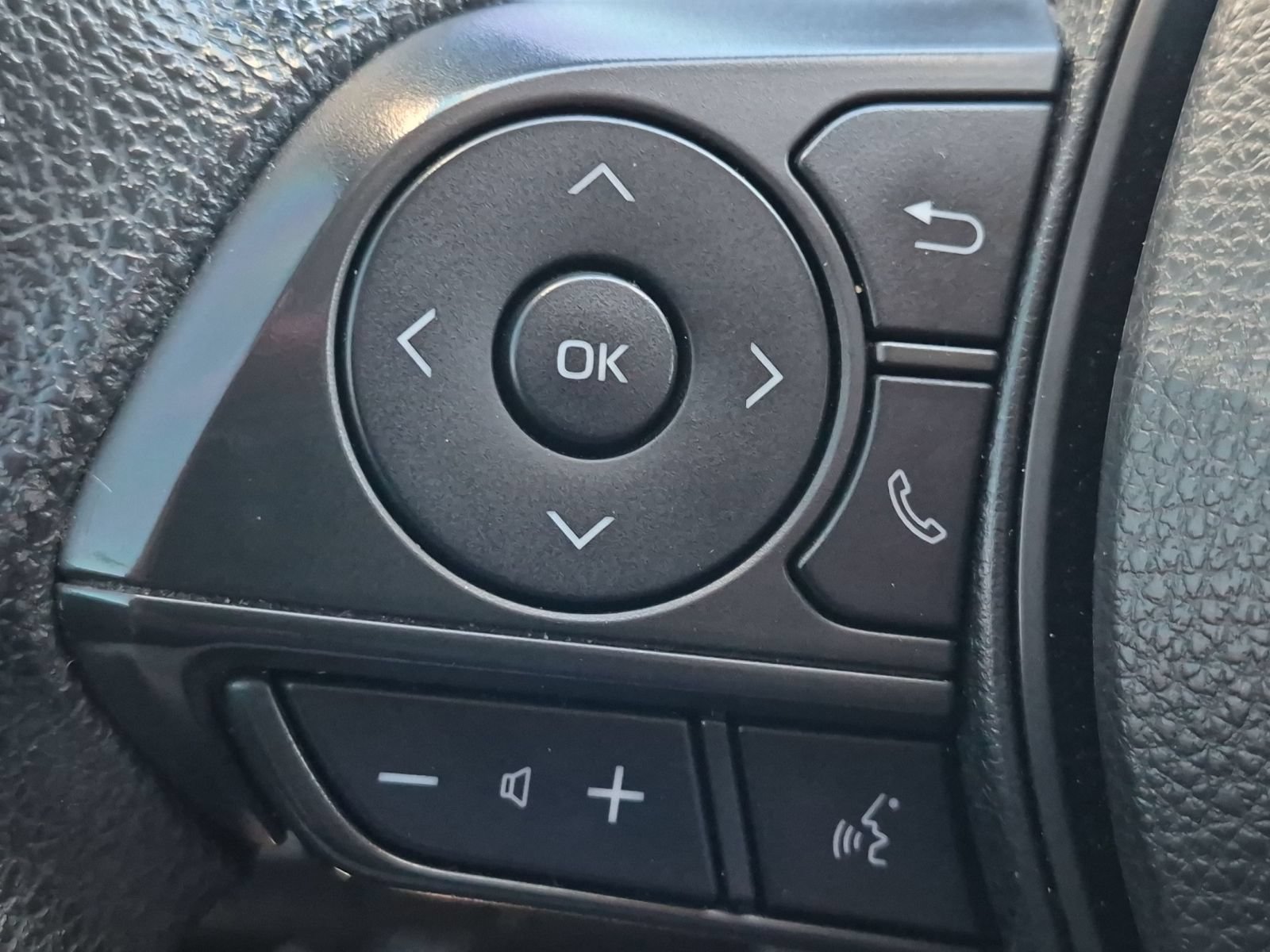 Used 2022 Toyota Corolla LE FWD image 17