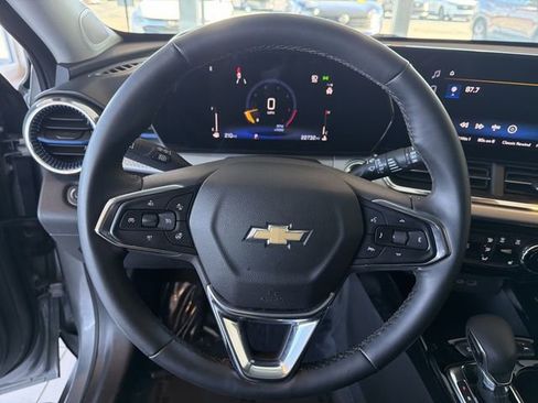 Certified 2025 Chevrolet Trax LT w/ LT Convenience Package image 27