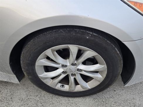 Used 2013 Hyundai Genesis 3.8 image 8