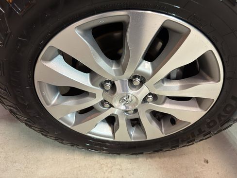 Used 2010 Toyota Tundra 2WD Double Cab image 29