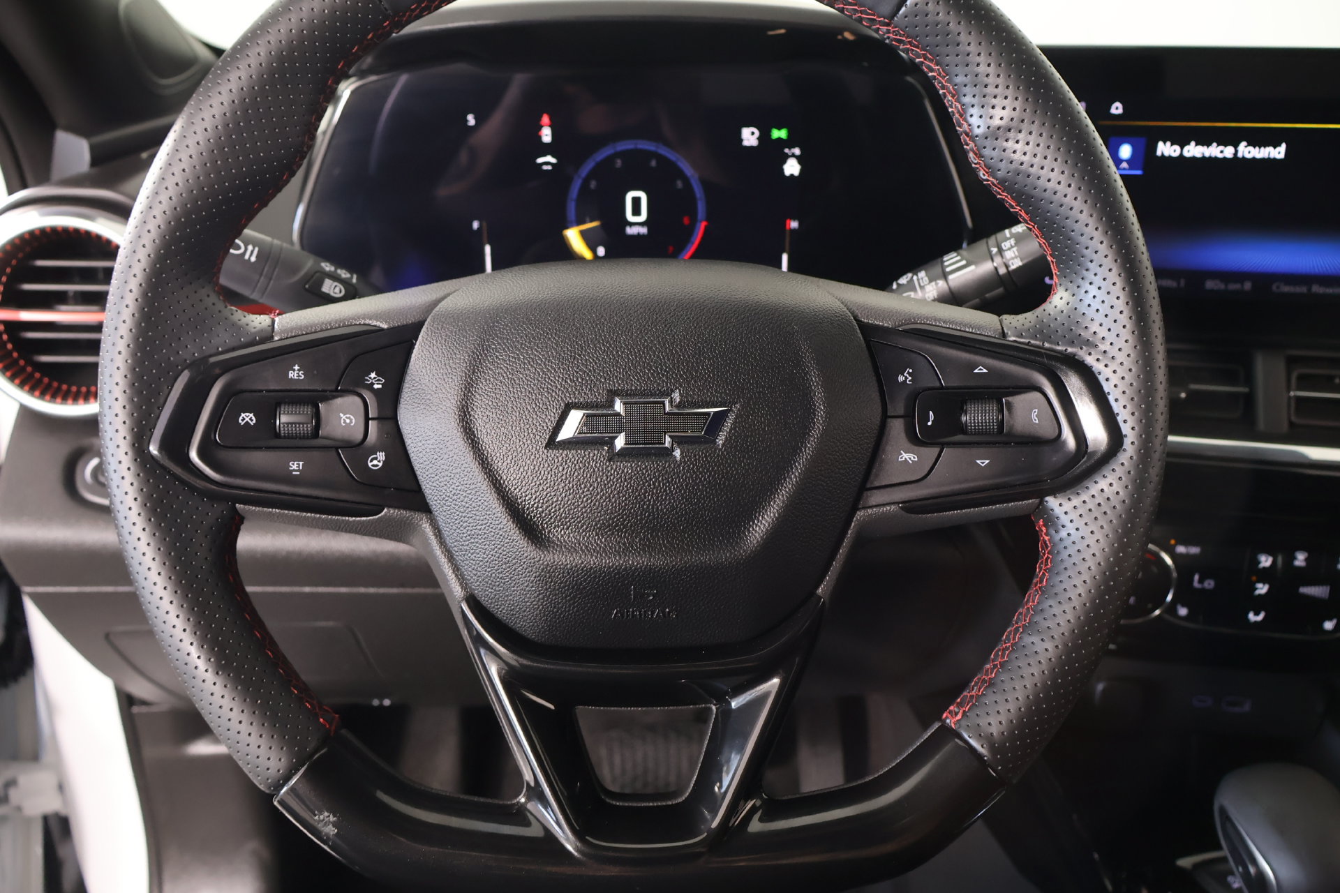 Used 2025 Chevrolet Trax RS w/ Driver Confidence Package FWD image 3