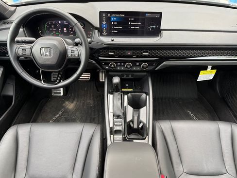 Used 2025 Honda Accord Sport image 3