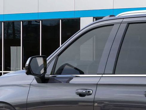 New 2025 Chevrolet Suburban Premier image 12