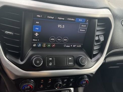 Used 2023 GMC Acadia SLT FWD image 12