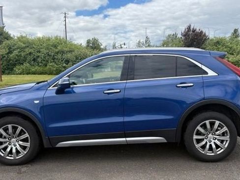 Used 2022 Cadillac XT4 Premium Luxury w/ Safety Alert Package AWD/4WD image 2