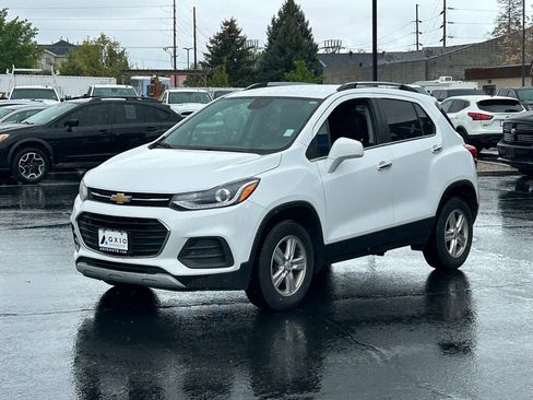 Used 2017 Chevrolet Trax LT w/ LT Convenience Package AWD/4WD image 9