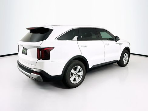 Used 2025 Kia Sorento LX FWD image 9