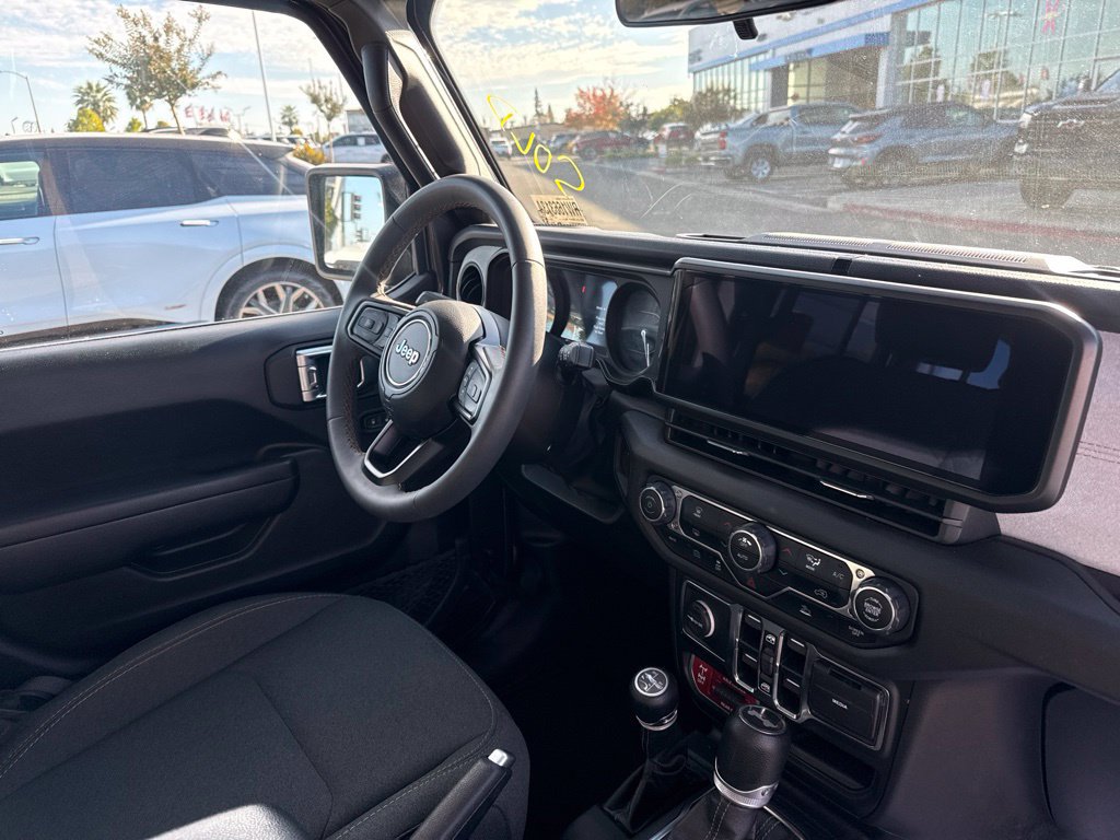 Used 2024 Jeep Wrangler Unlimited AWD/4WD image 6