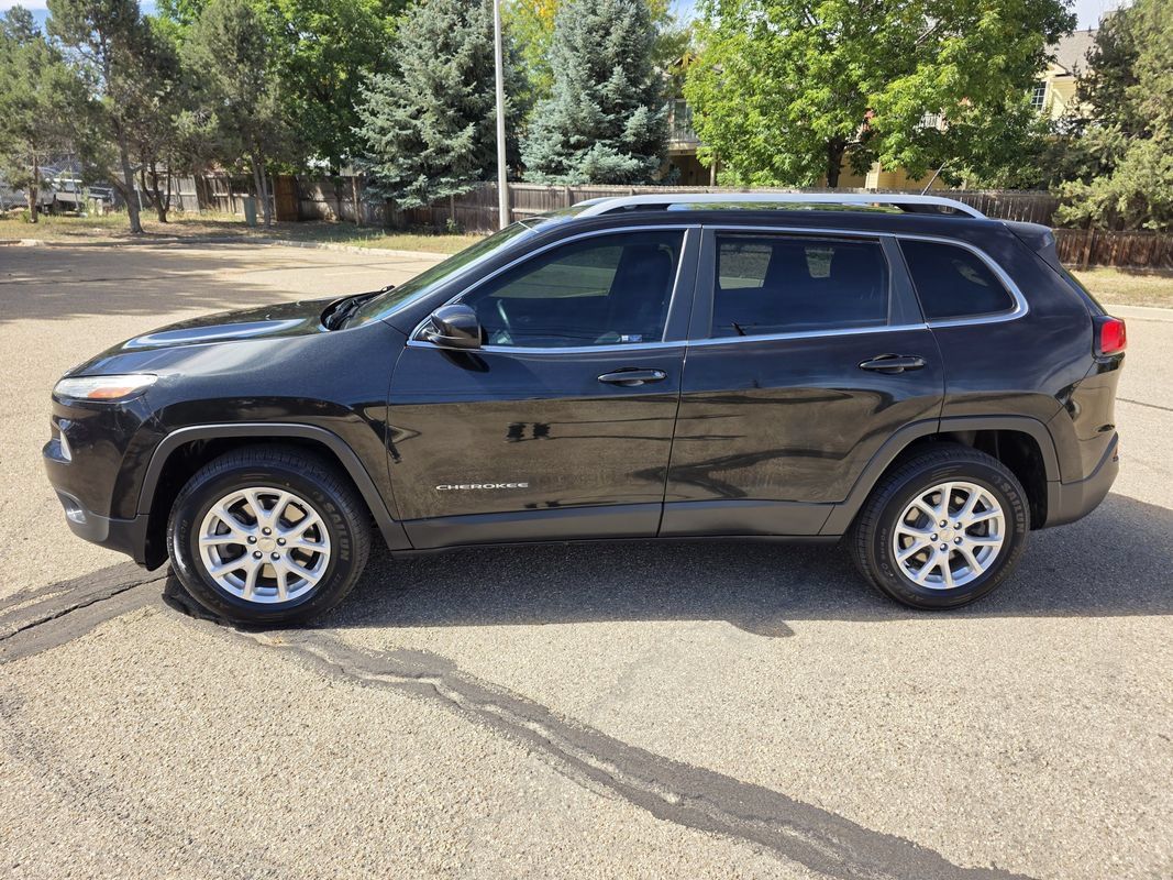 Used 2014 Jeep Cherokee Latitude w/ Cold Weather Group AWD/4WD image 2
