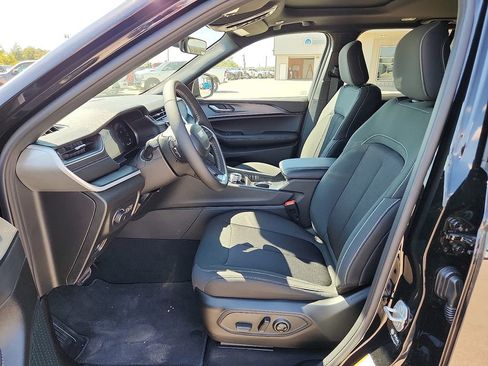 New 2025 Jeep Grand Cherokee Laredo X AWD/4WD image 15