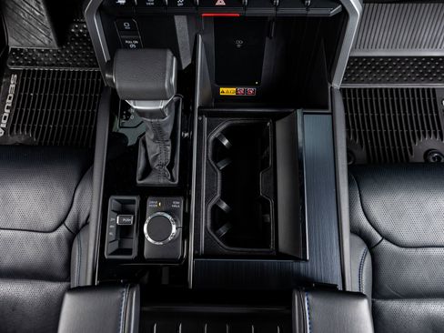 Used 2025 Toyota Sequoia Platinum image 27