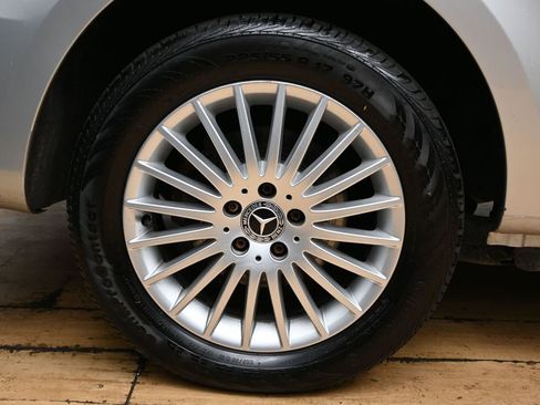 Used 2018 Mercedes-Benz Metris Passenger image 15