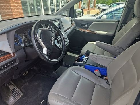 Used 2015 Toyota Sienna Limited Premium FWD image 5
