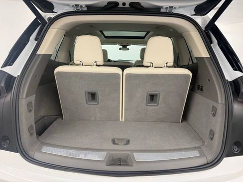 Used 2022 Cadillac XT6 Premium Luxury image 37