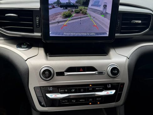 Used 2021 Ford Explorer XLT w/ Equipment Group 202A RWD image 9