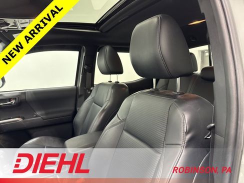 Used 2023 Toyota Tacoma TRD Off-Road image 18