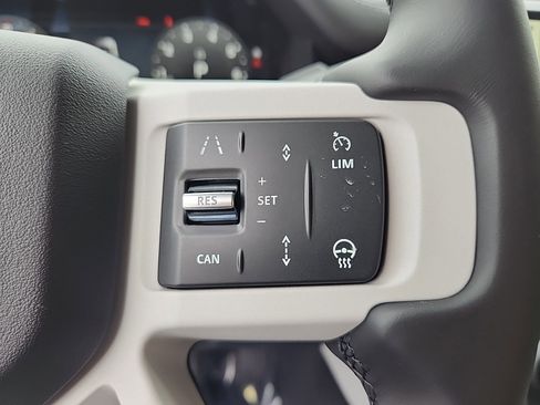 New 2025 Land Rover Defender 110 X-Dynamic SE image 18