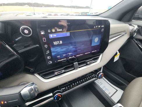 New 2026 Chevrolet Equinox LT w/ Convenience Package II image 16