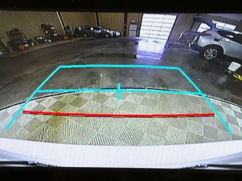 Used 2023 Toyota Camry SE image 29