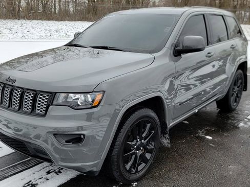 Used 2020 Jeep Grand Cherokee Altitude image 3