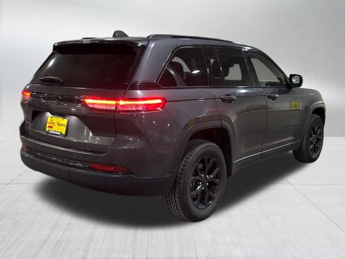 Used 2024 Jeep Grand Cherokee Altitude AWD/4WD image 10