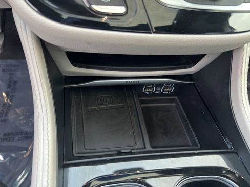 Used 2023 Chrysler Pacifica Limited image 35