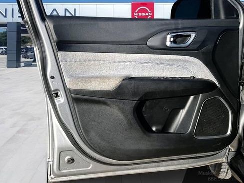 Used 2023 Jeep Compass Sport image 17