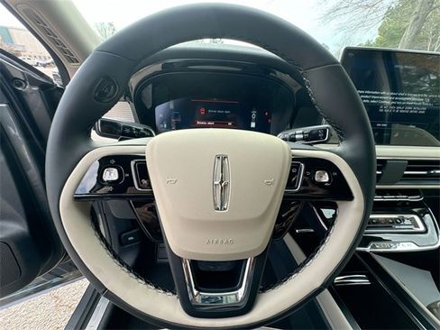 New 2026 Lincoln Corsair Premiere image 14