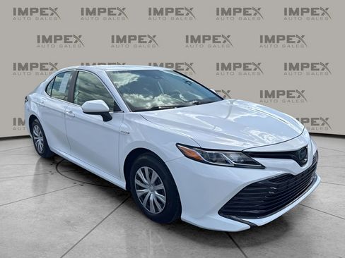 Used 2019 Toyota Camry LE FWD image 7