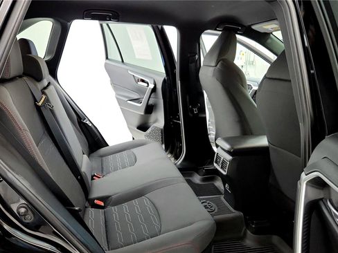 Certified 2022 Toyota RAV4 SE image 30