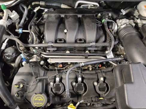 Used 2018 Ford Explorer XLT w/ Equipment Group 202A image 30