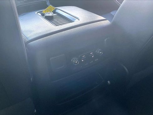 Used 2019 Chevrolet Suburban Premier AWD/4WD image 15