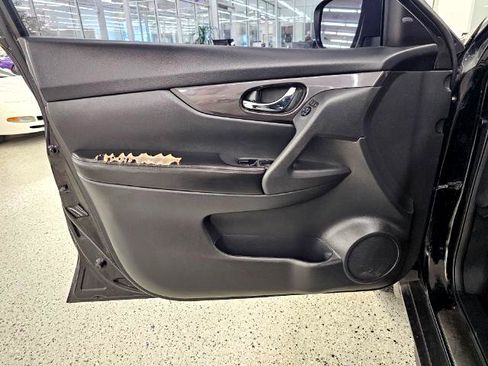 Used 2018 Nissan Rogue SV image 26